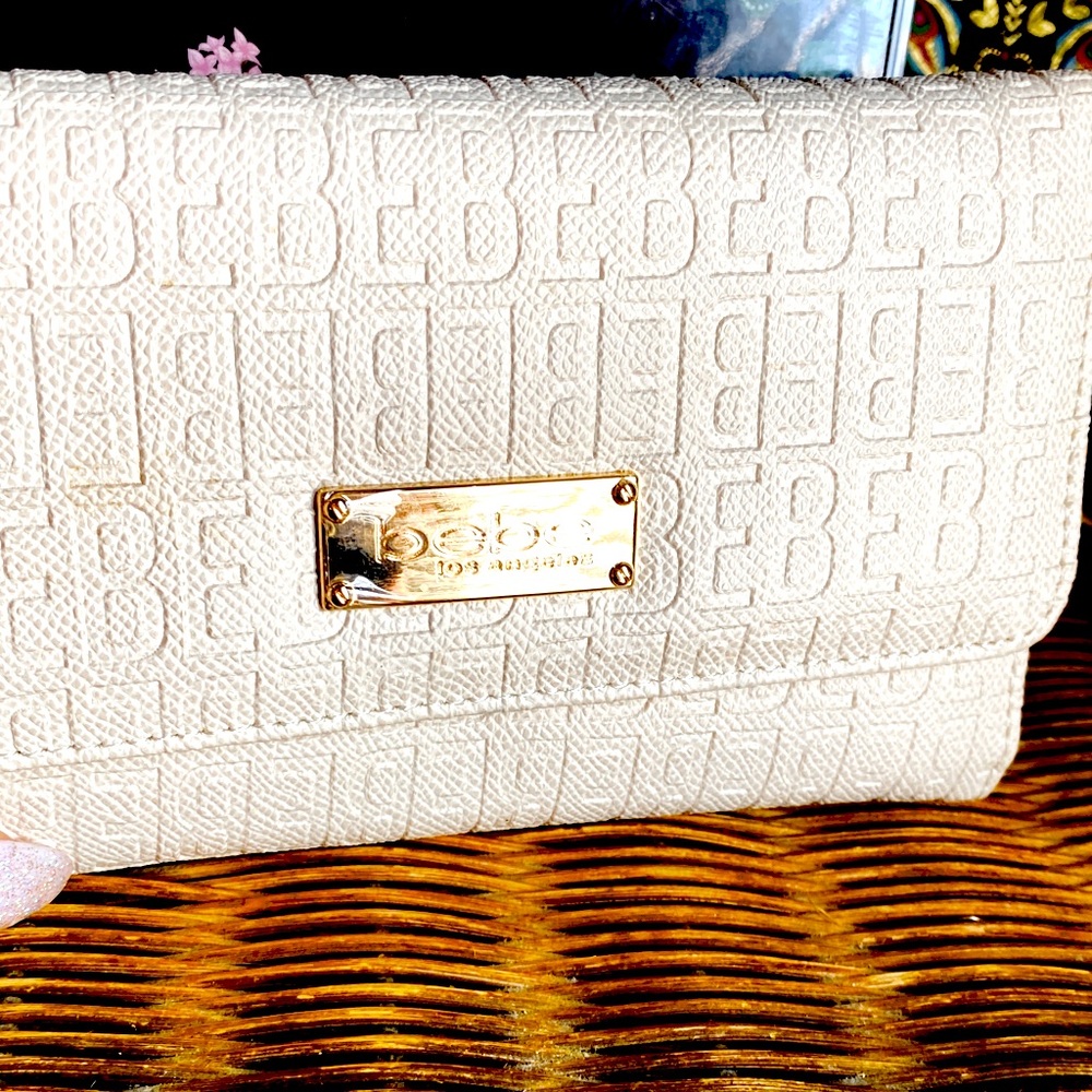 Bebe NWT White Clutch with FREE Burt's Bees Lip Balm OR emerald bracelet 🫶